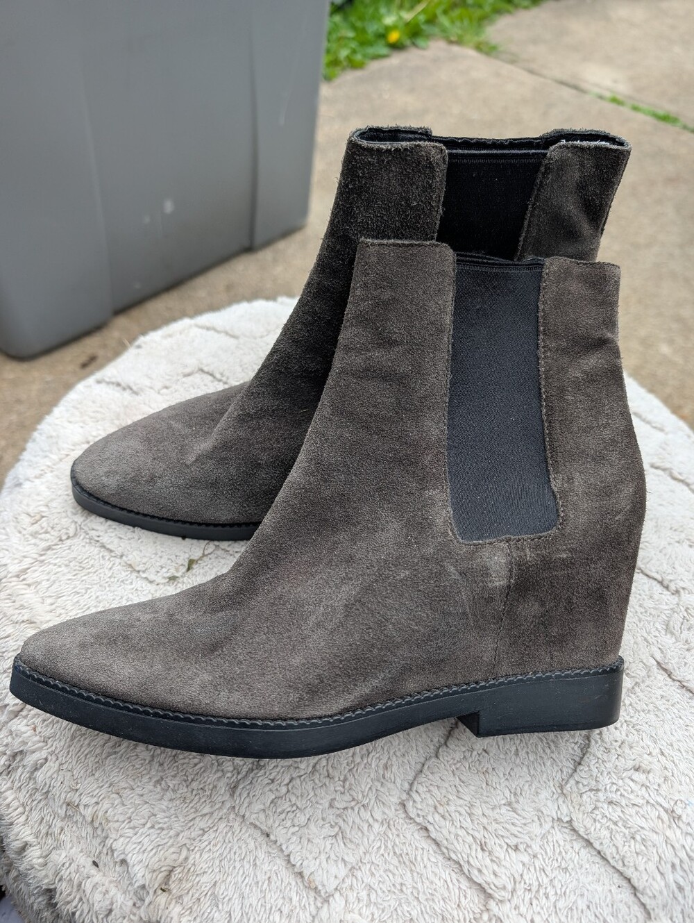 Women's Suede Ash  Wedge Boots in Dark Gray Size 9/40